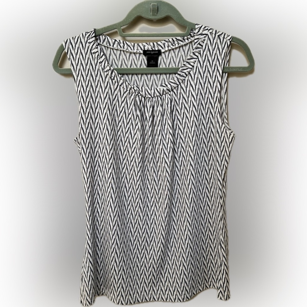 Ann Taylor Sleeveless Size M in White, Black and Taupe